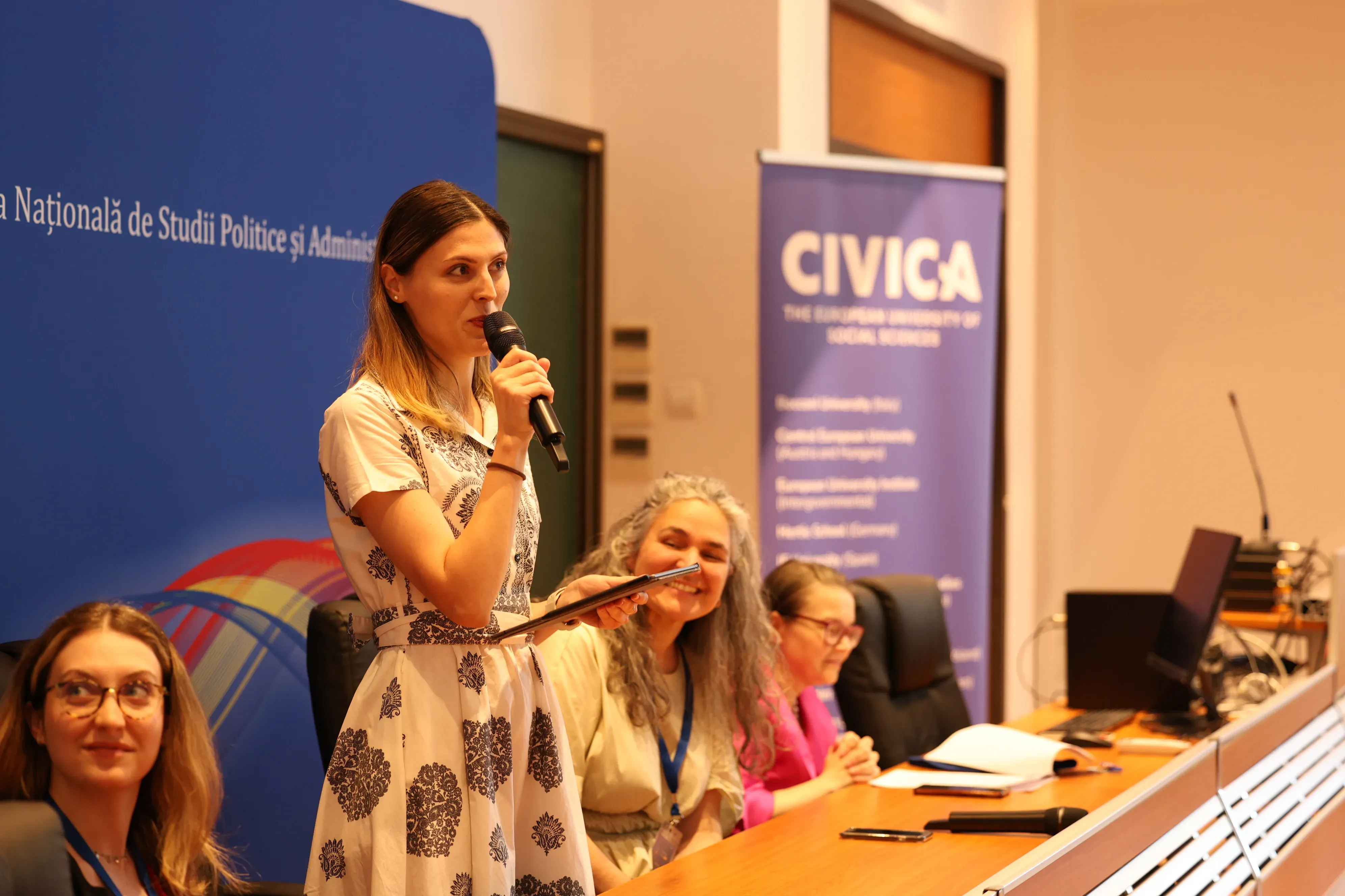 Imagine de prezentare Comunicare și Media Emergente